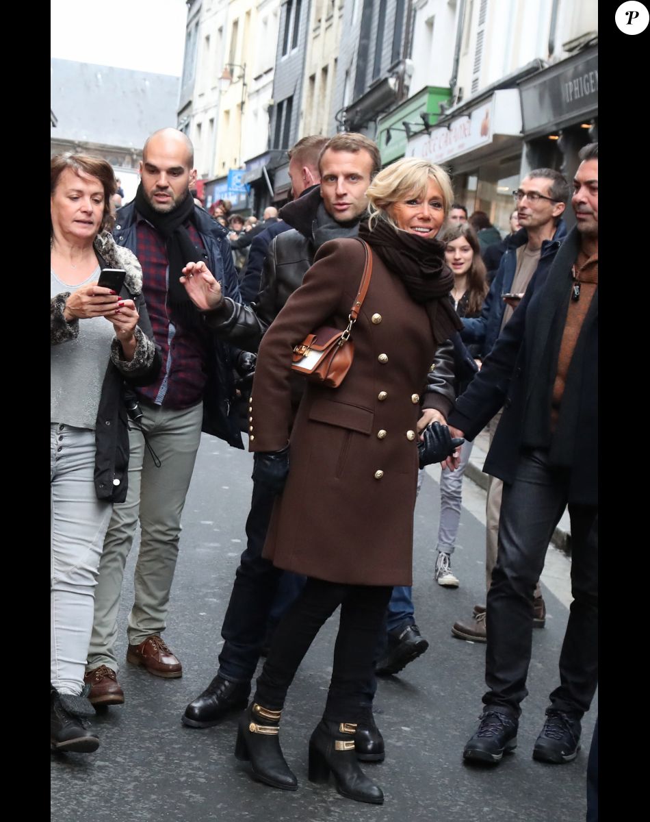 Le président de la République française Emmanuel Macron et sa femme la Première Dame Brigitte Macron en week-end de 3 jours à Honfleur le 1er novembre 2018.