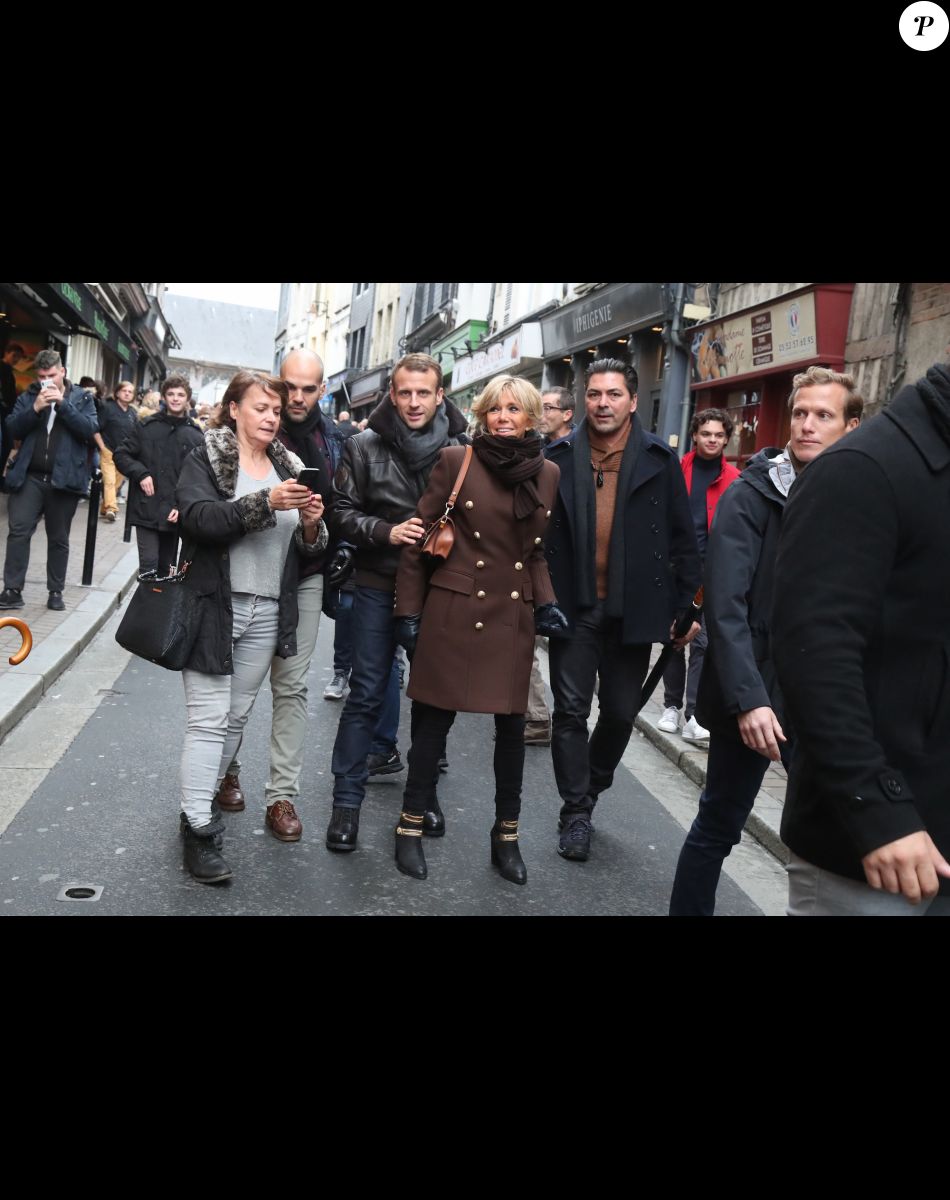 Le président de la République française Emmanuel Macron et sa femme la Première Dame Brigitte Macron en week-end de 3 jours à Honfleur le 1er novembre 2018.