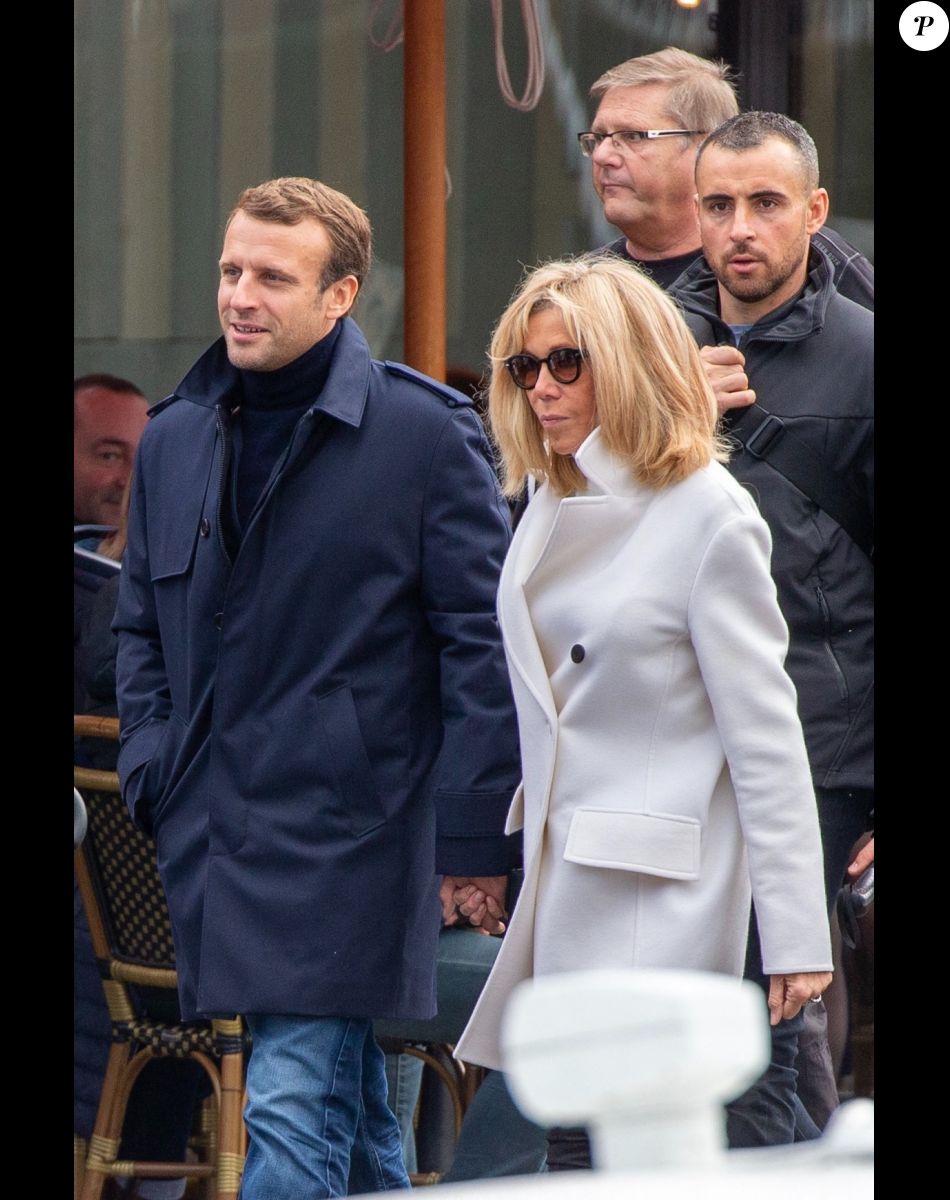 Semi-Exclusif - Le président Emmanuel Macron et sa femme Brigitte passent le week-end de la Toussaint à Honfleur, deuxième jour, le 1er novembre 2019.