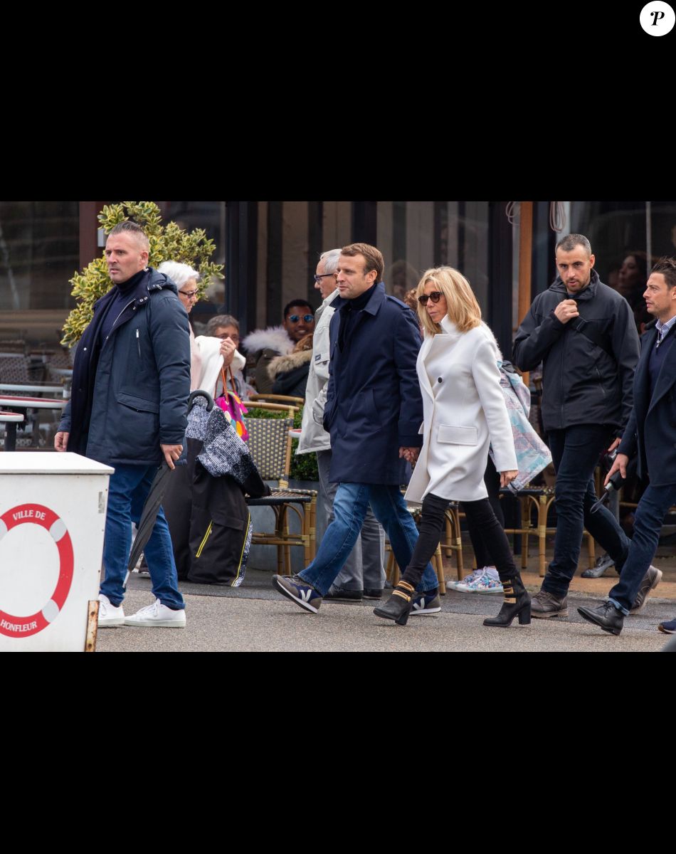Semi-Exclusif - Le président Emmanuel Macron et sa femme Brigitte passent le week-end de la Toussaint à Honfleur, deuxième jour, le 1er novembre 2019.