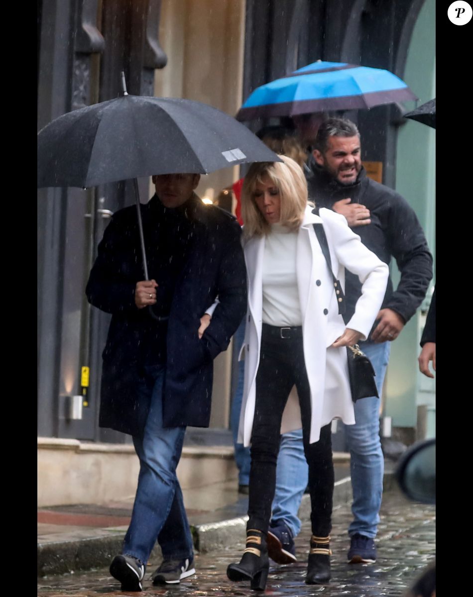 Semi-Exclusif - Le président Emmanuel Macron et sa femme Brigitte passent le week-end de la Toussaint à Honfleur, deuxième jour, le 1er novembre 2019.