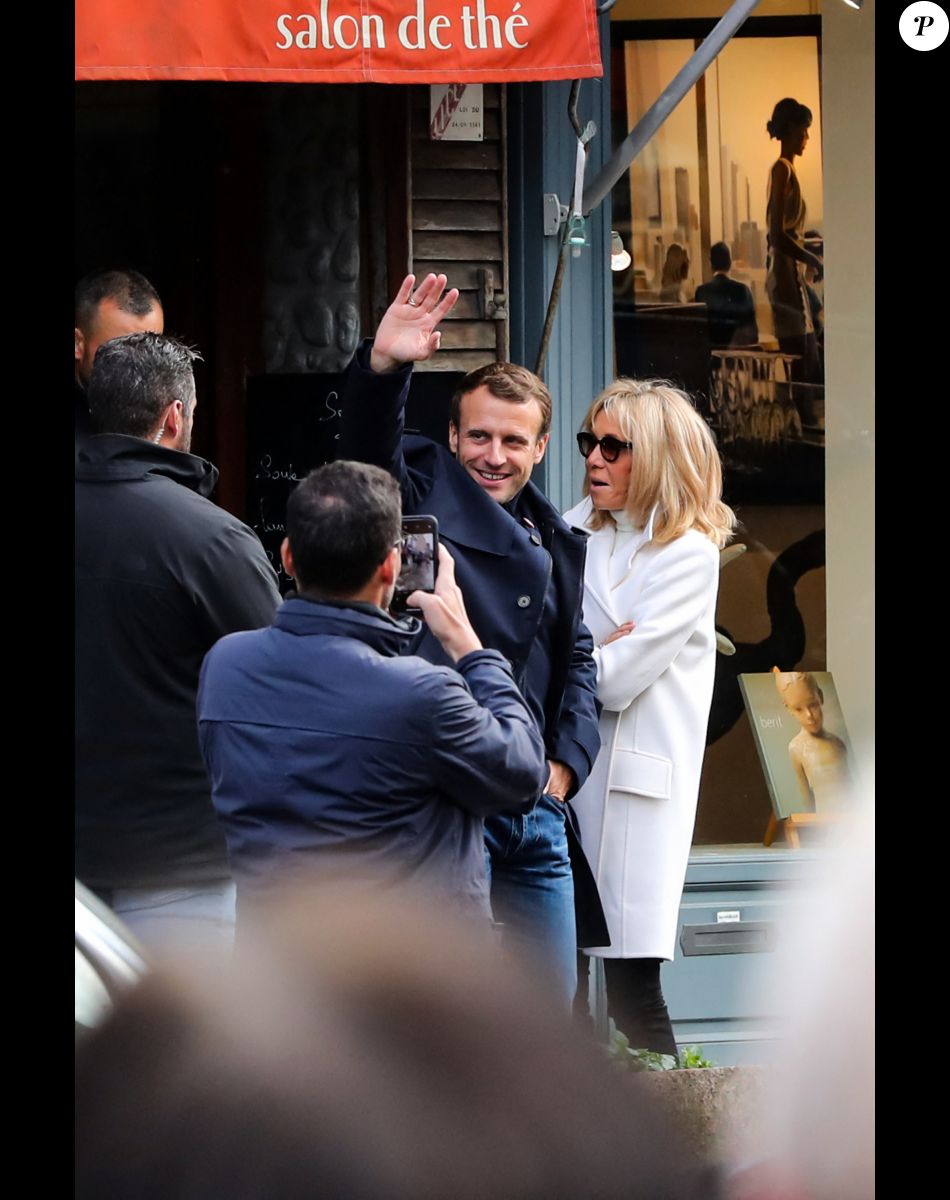 Semi-Exclusif - Le président Emmanuel Macron et sa femme Brigitte passent le week-end de la Toussaint à Honfleur, deuxième jour, le 1er novembre 2019.
