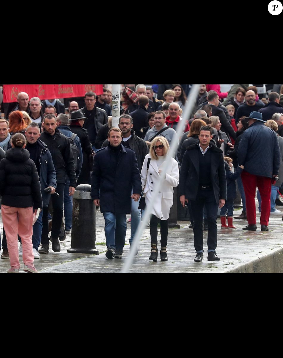 Semi-Exclusif - Le président Emmanuel Macron et sa femme Brigitte passent le week-end de la Toussaint à Honfleur, deuxième jour, le 1er novembre 2019.