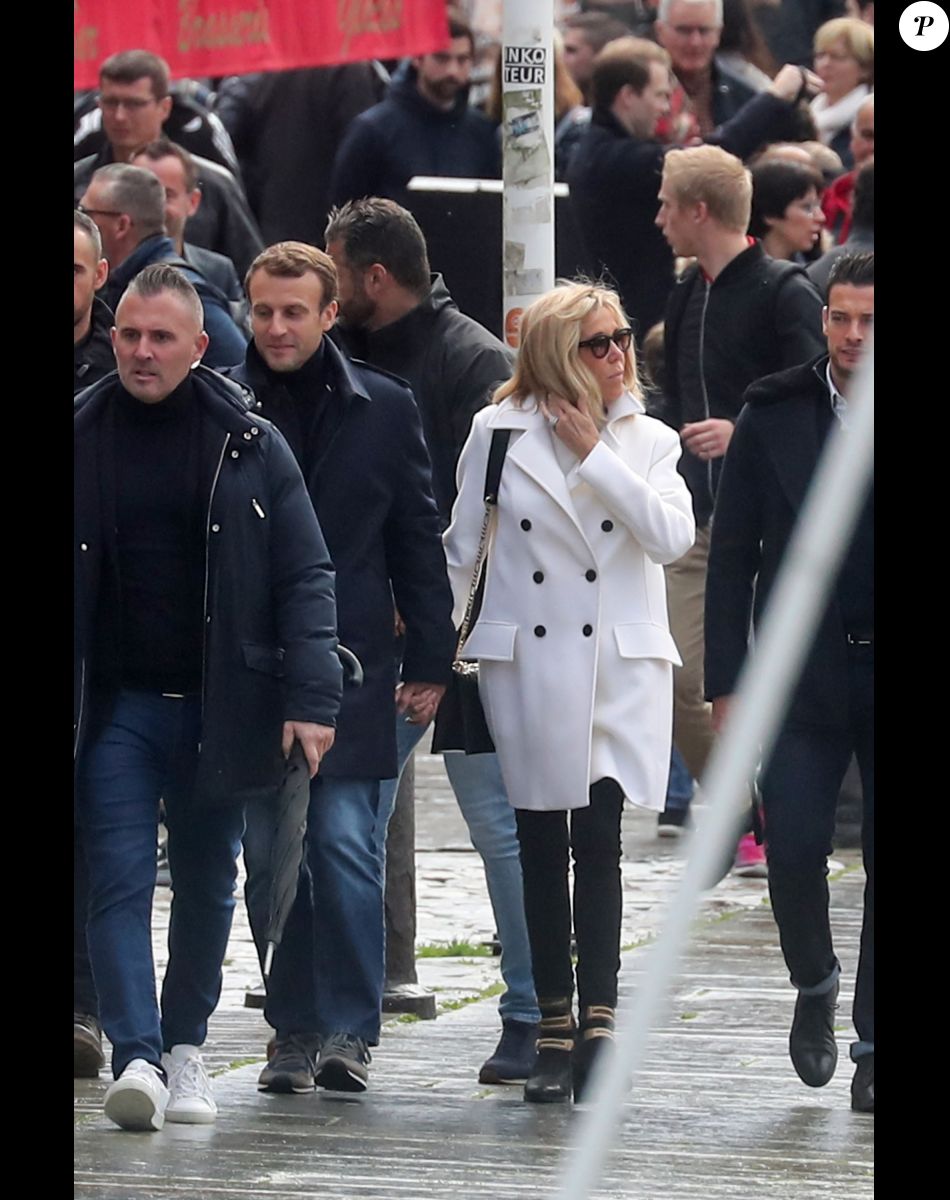 Semi-Exclusif - Le président Emmanuel Macron et sa femme Brigitte passent le week-end de la Toussaint à Honfleur, deuxième jour, le 1er novembre 2019.