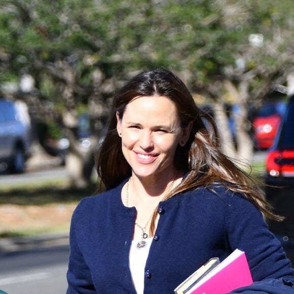 Exclusif - Jennifer Garner est allée chercher son fils samuel à la sortie de l'école à Santa Monica le 24 octobre 2022.
