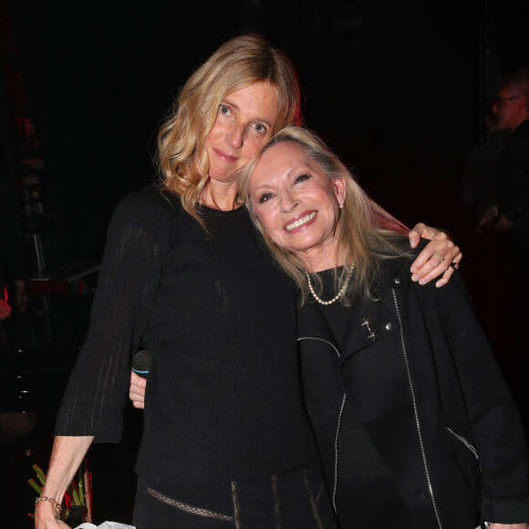Exclusif - Sandrine Kiberlain et Véronique Sanson - Coulisses du XVème gala pour la Fondation Recherche Alzheimer à l'Olympia à Paris le 14 mars 2022. © Bertrand Rindoff/Bestimage 