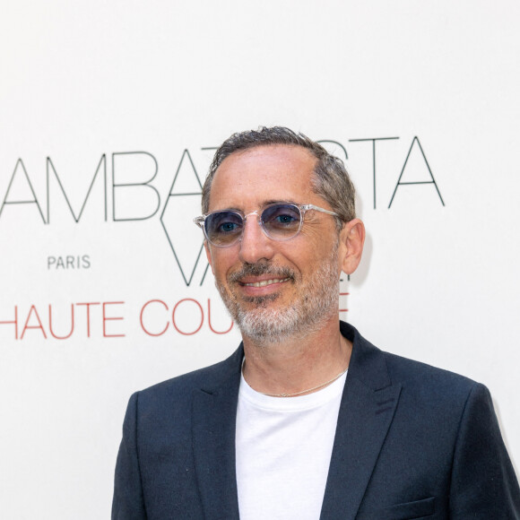 Gad Elmaleh - Les célébrités au photocall du défilé de mode Haute-Couture automne-hiver 2022-2023 "Giambattista Valli" à Paris le 4 juillet 2022 © Olivier Borde / Bestimage 