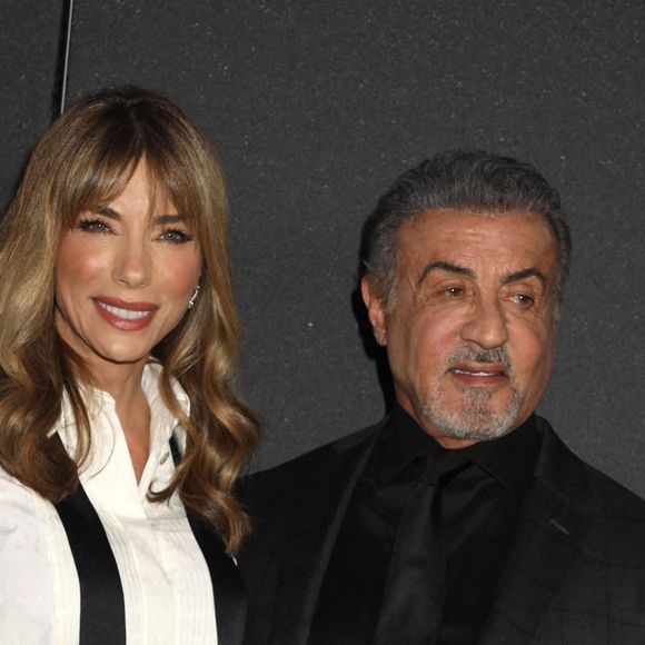 Sylvester Stallone, sa femme Jennifer Flavin et leur filles Sistine et Sophia à la première de "Tulsa King" à New York le 9 novembre 2022. 