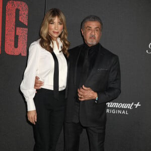 Sylvester Stallone, sa femme Jennifer Flavin et leur filles Sistine et Sophia à la première de "Tulsa King" à New York le 9 novembre 2022. 