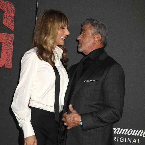 Sylvester Stallone, sa femme Jennifer Flavin et leur filles Sistine et Sophia à la première de "Tulsa King" à New York le 9 novembre 2022. 