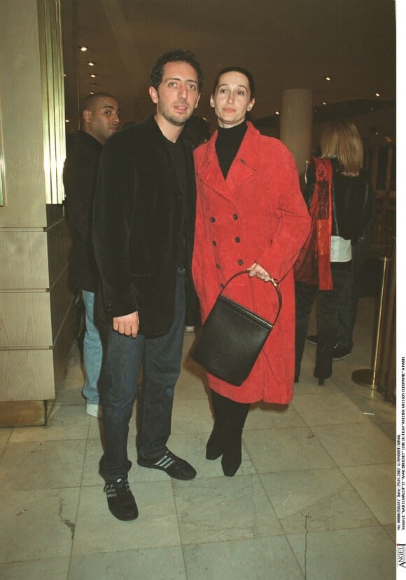 Gad Elmaleh et sa compagne Anne Brochet en 2002.