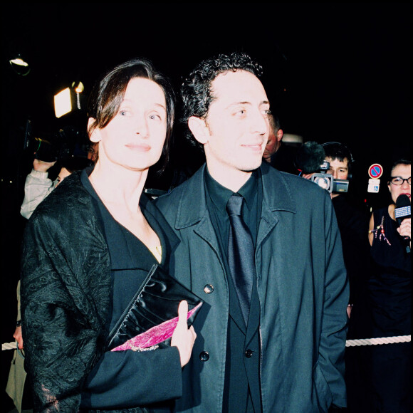 Gad Elmaleh et sa compagne Anne Brochet en 2001.