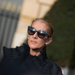 Céline Dion sort de l'hôtel de Crillon à Paris le 1er février 2019. 