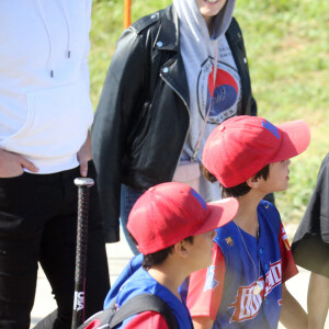 Shakira assiste à un match de baseball de son fils Milan avant leur départ pour Miami où elle doit s'installer avec ses enfants. Barcelone le 12 novembre 2022.