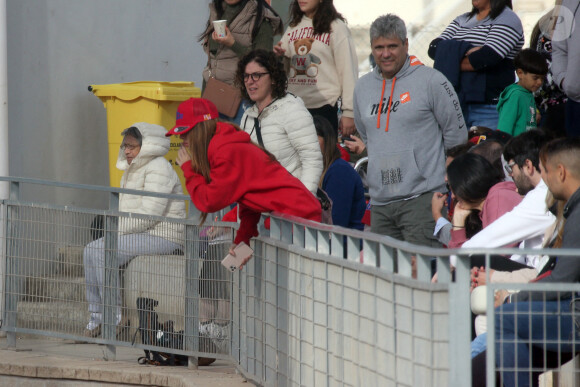 Shakira assiste à un match de baseball de son fils Milan avant leur départ pour Miami où elle doit s'installer avec ses enfants. Barcelone le 12 novembre 2022.