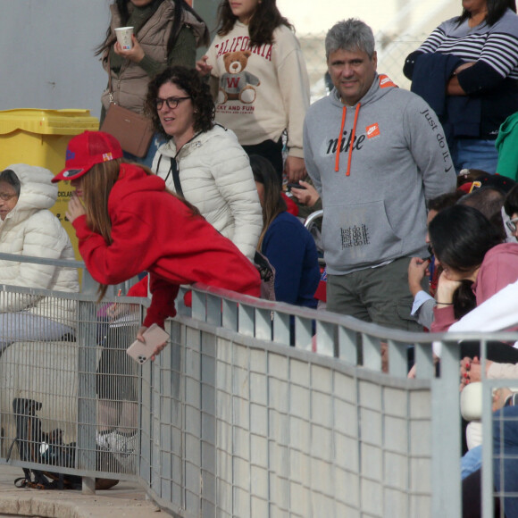 Shakira assiste à un match de baseball de son fils Milan avant leur départ pour Miami où elle doit s'installer avec ses enfants. Barcelone le 12 novembre 2022.