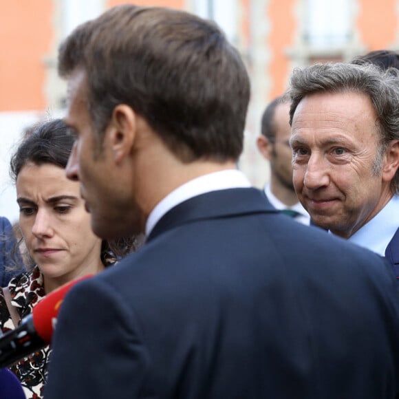 Le président de la République française, Emmanuel Macron, accompagné de sa femme la Première Dame, Brigitte Macron, Stéphane Bern, visite le petit théâtre de Guéret et échange avec les élus et acteurs locaux de la culture, à Guéret, Creuse, France, le 16 septembre 2022. . © Stéphane Lemouton/Bestimage 