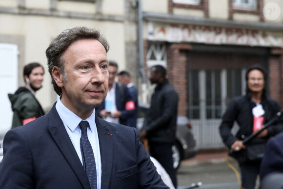 Stéphane Bern lors d'une rencontre avec les habitants de Illiers-Combray en Eure-et-Loir après la visite du Musée Marcel Proust - Maison de Tante Léonie. © Stéphane Lemouton / Bestimage 