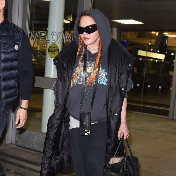 Exclusif - Madonna arrive à l'aéroport de New York le 13 novembre 2022.