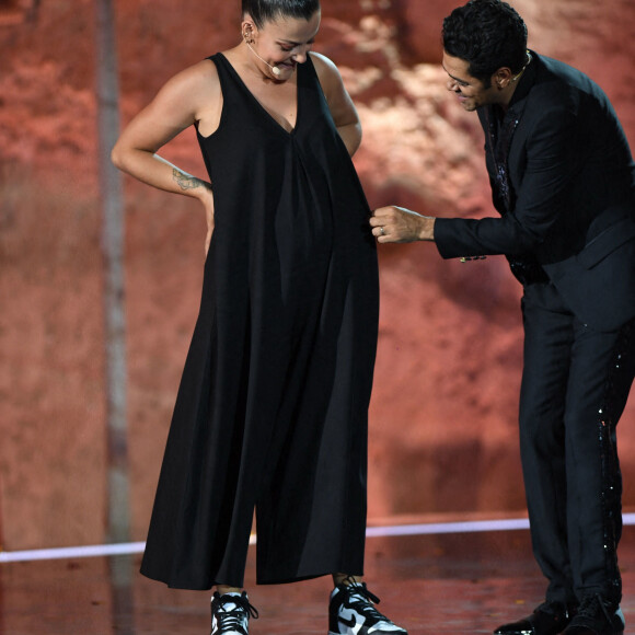 Exclusif - Camille Lellouche (enceinte) et Jamel Debbouze lors de la soirée du grand gala du "Marrakech du Rire 2022" pour la 10ème édition au palais El Badiî à Marrakech, Maroc, le 18 juin 2022. © Rachid Bellak/Bestimage 