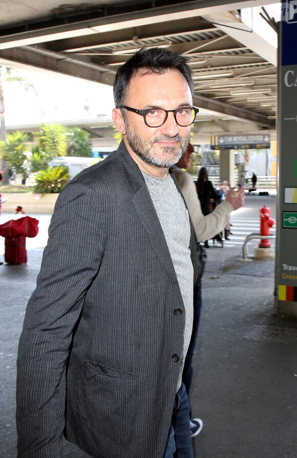 Frédéric Lopez arrive à l'aéroport de Nice pour le 69ème Festival International du film de Cannes le 17 mai 2016. 