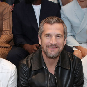 Bertrand Bonnello, Guillaume Canet et Orelsan (Aurélien Cotentin) au front row du défilé de mode Homme printemps-été 2023 Dior à l'école du Val de Grâce à Paris, France, le 24 juin 2022. © Bertrand Rindoff/Bestimage