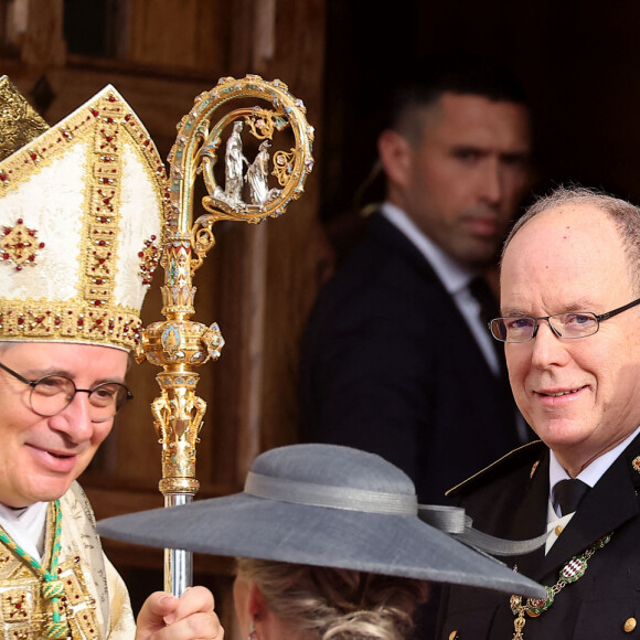 Mgr Dominique-Marie David archevêque de Monaco, le prince Albert II de Monaco - Arrivées à La cathédrale Notre-Dame-Immaculée de Monaco pour la messe lors de la Fête Nationale de la principauté de Monaco le 19 novembre 2022. © Dominique Jacovides / Bruno Bebert / Bestimage 
