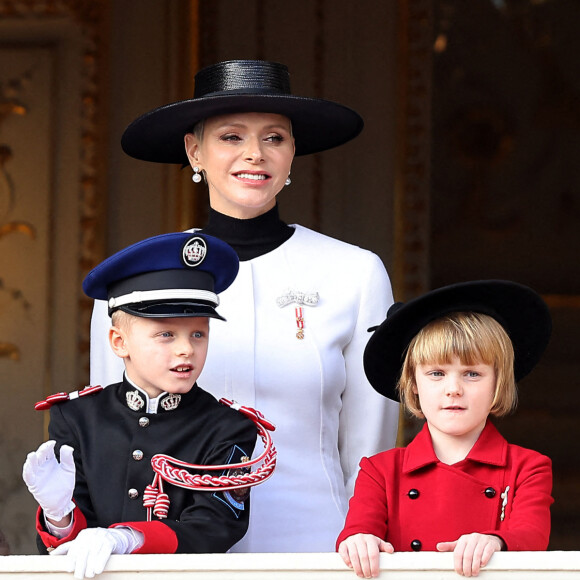 La princesse Charlene de Monaco et ses enfants le prince héréditaire Jacques et la princesse Gabriella - La famille princière au balcon du palais lors de la Fête Nationale de la principauté de Monaco. © Dominique Jacovides / Bruno Bebert / Bestimage 