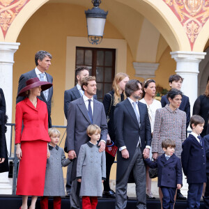 La famille princière - La famille princière de Monaco dans la cour du palais lors de la Fête Nationale de la principauté de Monaco le 19 novembre 2022. © Dominique Jacovides / Bruno Bebert / Bestimage