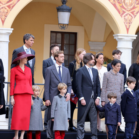 La famille princière - La famille princière de Monaco dans la cour du palais lors de la Fête Nationale de la principauté de Monaco le 19 novembre 2022. © Dominique Jacovides / Bruno Bebert / Bestimage