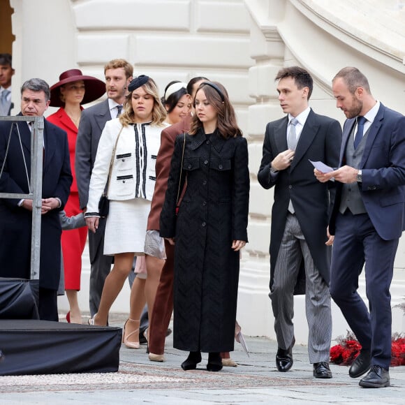 Pierre Casiraghi, Camille Gottlieb, Marie Chevallier, Pauline Ducruet, La princesse Alexandra de Hanovre, Louis Ducruet - La famille princière de Monaco dans la cour du palais lors de la Fête Nationale de la principauté de Monaco le 19 novembre 2022. © Dominique Jacovides / Bruno Bebert / Bestimage