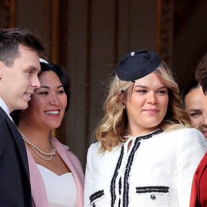 Louis Ducruet et sa femme Marie Chevallier, Camille Gottlieb et la princesse Stéphanie de Monaco - La famille princière au balcon du palais lors de la Fête Nationale de la principauté de Monaco le 19 novembre 2022. © Dominique Jacovides / Bruno Bebert / Bestimage