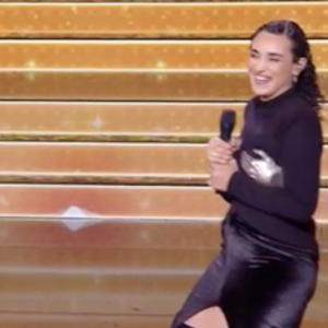 Camélia Jordana lors de la demi-finale de la "Star Academy" pour chanter avec Tiana - TF1