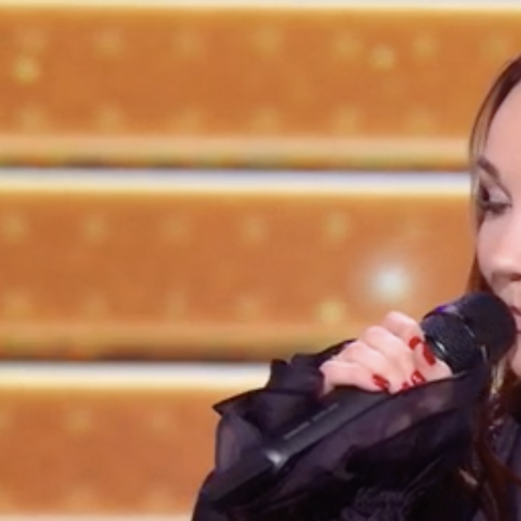 Camélia Jordana lors de la demi-finale de la "Star Academy" pour chanter avec Tiana - TF1