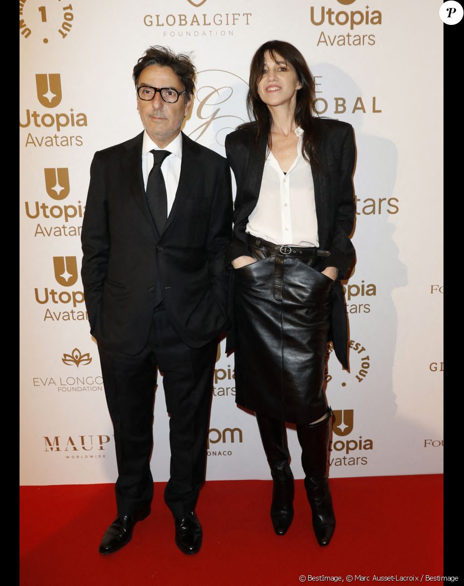 Yvan Attal, Charlotte Gainsbourg - Photocall de la 10ème édition du "Global Gift Gala 2022" au Four Seasons Hotel George V à Paris le 19 novembre 2022. © Marc Ausset-Lacroix / Bestimage
