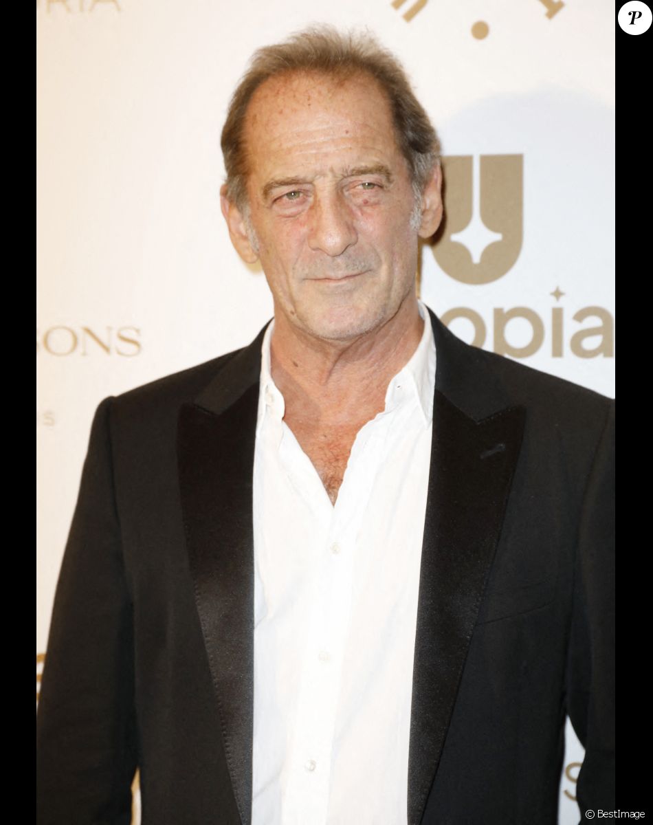 Vincent Lindon - Photocall de la 10ème édition du "Global Gift Gala 2022" au Four Seasons Hotel George V à Paris le 19 novembre 2022. © Marc Ausset-Lacroix / Bestimage