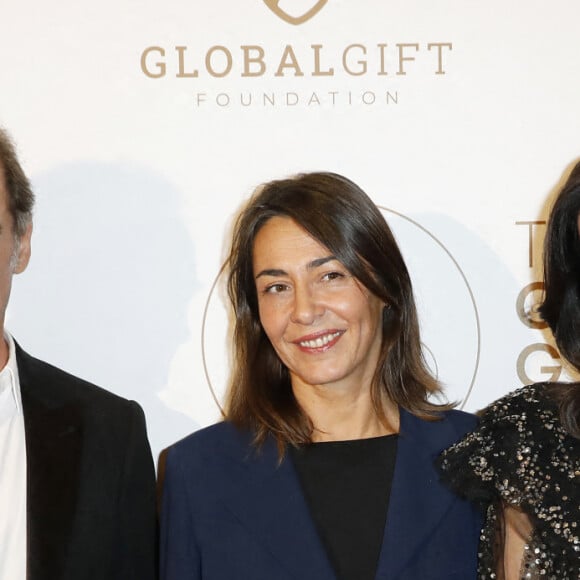 Vincent Lindon, Cécile Duffau, Marie Drucker - Photocall de la 10ème édition du "Global Gift Gala 2022" au Four Seasons Hotel George V à Paris le 19 novembre 2022. © Marc Ausset-Lacroix / Bestimage