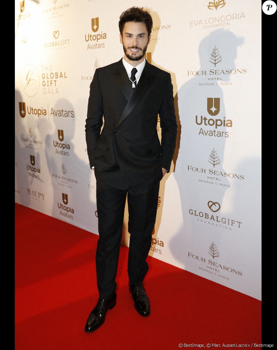 Baptiste Giabiconi - Photocall de la 10ème édition du "Global Gift Gala 2022" au Four Seasons Hotel George V à Paris le 19 novembre 2022.© Marc Ausset-Lacroix / Bestimage