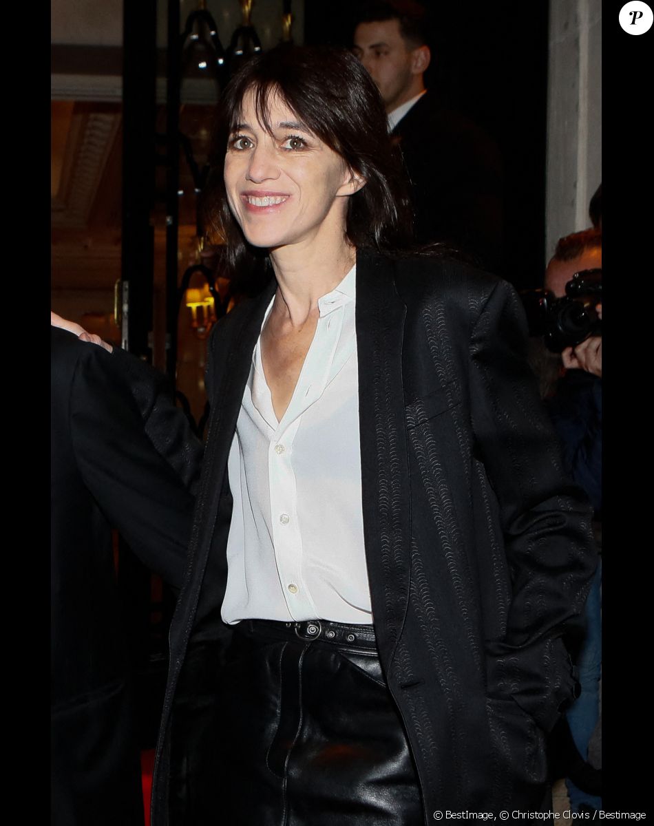 Charlotte Gainsbourg - Arrivées à la 10ème édition du "Global Gift Gala 2022" au Four Seasons Hotel George V à Paris le 19 novembre 2022. © Christophe Clovis / Bestimage