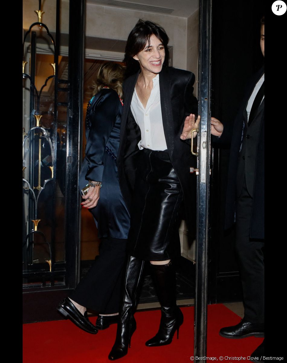 Charlotte Gainsbourg - Arrivées à la 10ème édition du "Global Gift Gala 2022" au Four Seasons Hotel George V à Paris le 19 novembre 2022. © Christophe Clovis / Bestimage