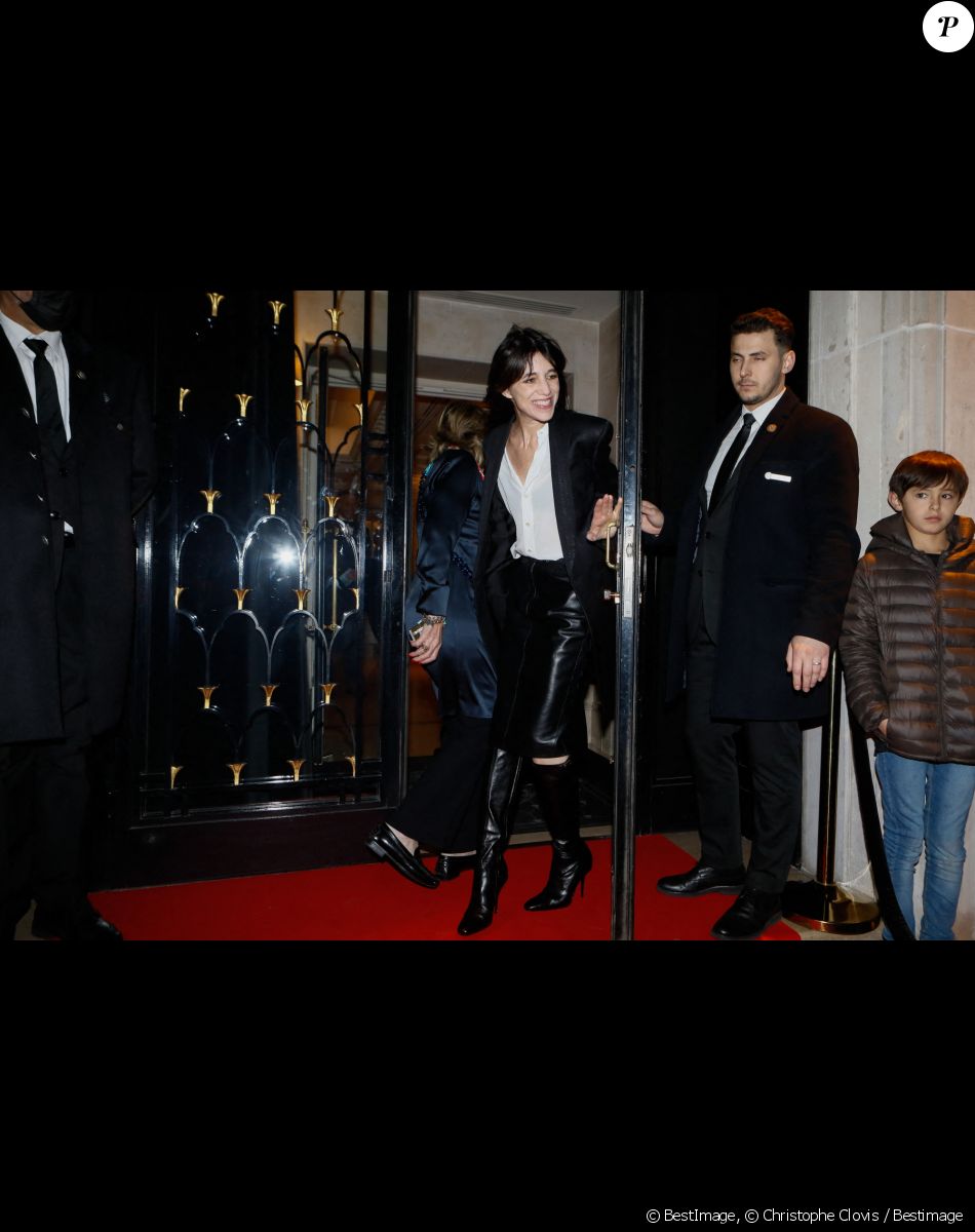 Charlotte Gainsbourg - Arrivées à la 10ème édition du "Global Gift Gala 2022" au Four Seasons Hotel George V à Paris le 19 novembre 2022. © Christophe Clovis / Bestimage