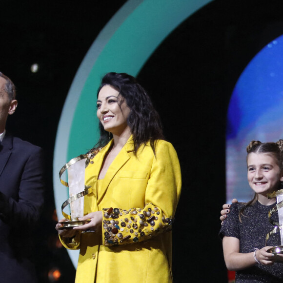 Gad Elmaleh, Maryam Touzani (prix du Jury ex-aequo pour le film "Le Bleu du Caftan"), Lua Michel et Cristèle Alves Meira (prix du Jury ex-aequo pour le film "Alma Viva") lors de la cérémonie de clôture de la 19ème édition du Festival International du Film de Marrakech (FIFM) au Palais des Congrès à Marrakech, le 19 novembre 2022. © Denis Guignebourg/Bestimage 
