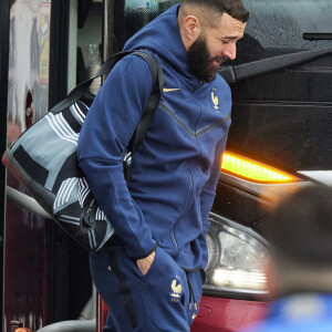 Karim Benzema - Départ de l 'équipe de France de football du Bourget au Qatar pour disputer la Coupe du monde 2022, le 16 novembre 2022. Ils seront rejoints par Randal Kolo Muani, jeudi matin, à Doha. © Cyril Moreau/Bestimage