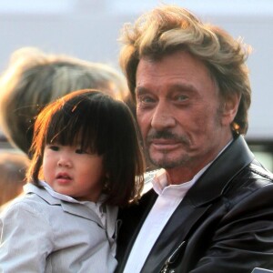 Johnny Hallyday sur Le Paquebot, lors de sa soirée d'anniversaire. Il est avec Joy