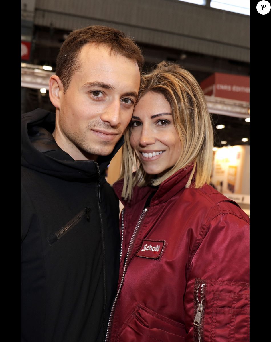 Hugo Clément et sa compagne Alexandra Rosenfeld - Salon du livre de Paris. © Cédric Perrin/Bestimage