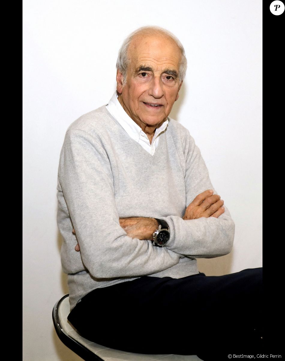 Exclusif - Portrait de Jean-Pierre Elkabbach, lors de l'enregistrement de l'émission "L'Instant de Luxe". Le 4 octobre 2021 © Cédric Perrin / Bestimage