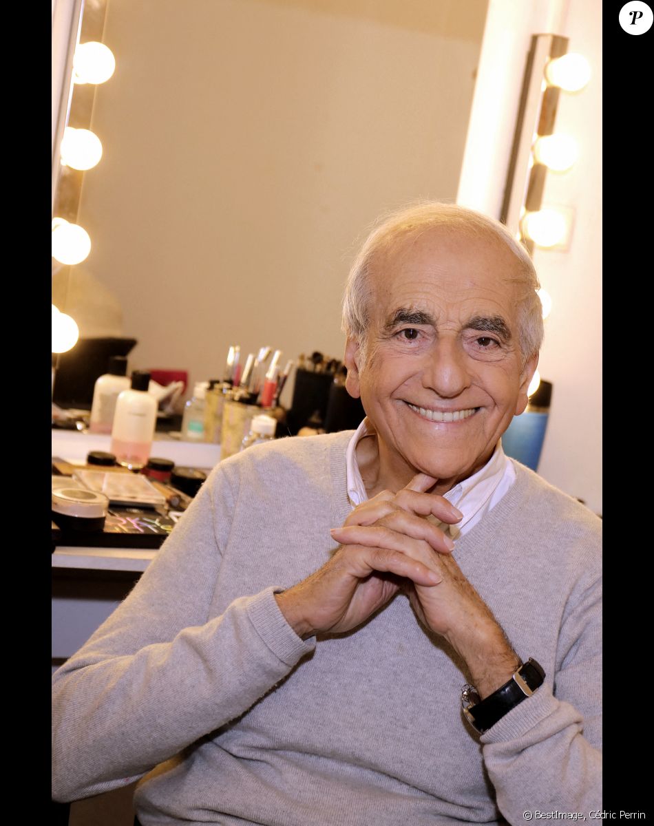 Exclusif - Portrait de Jean-Pierre Elkabbach, lors de l'enregistrement de l'émission "L'Instant de Luxe". Le 4 octobre 2021 © Cédric Perrin / Bestimage