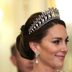 Catherine (Kate) Middleton, princesse de Galles (porte le diadème "Lover's Knot", le préféré de Diana) - Arrivées au Banquet d'Etat organisé au palais de Buckingham, à Londres, pendant la visite d'Etat du président sud-africain au Royaume-Uni le 22 novembre 2022. 