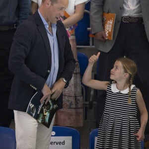 Le prince William, duc de Cambridge, et Catherine (Kate) Middleton, duchesse de Cambridge, avec la princesse Charlotte de Cambridge assistent au Jeux du Commonwealth au centre sportif de l'Université de Birmingham le 2 aout 2022.