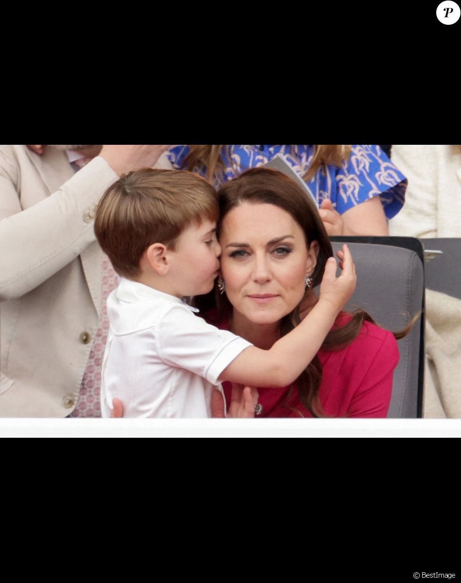 Catherine Kate Middleton, duchesse de Cambridge et le prince Louis - La famille royale regarde la grande parade qui clôture les festivités du jubilé de platine de la reine à Londres le 5 juin 2022.